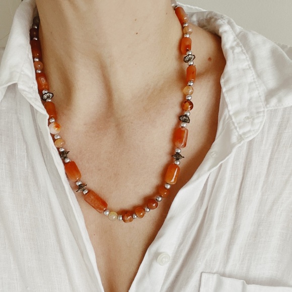 Vintage coral coloured stone necklace - Picture 2 of 2